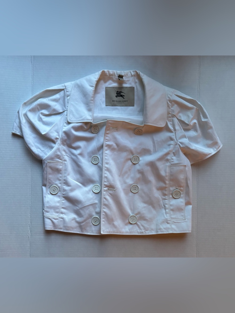 Burberry White Short-Sleeve Double-Breasted  cropped puff sleeve trench coat